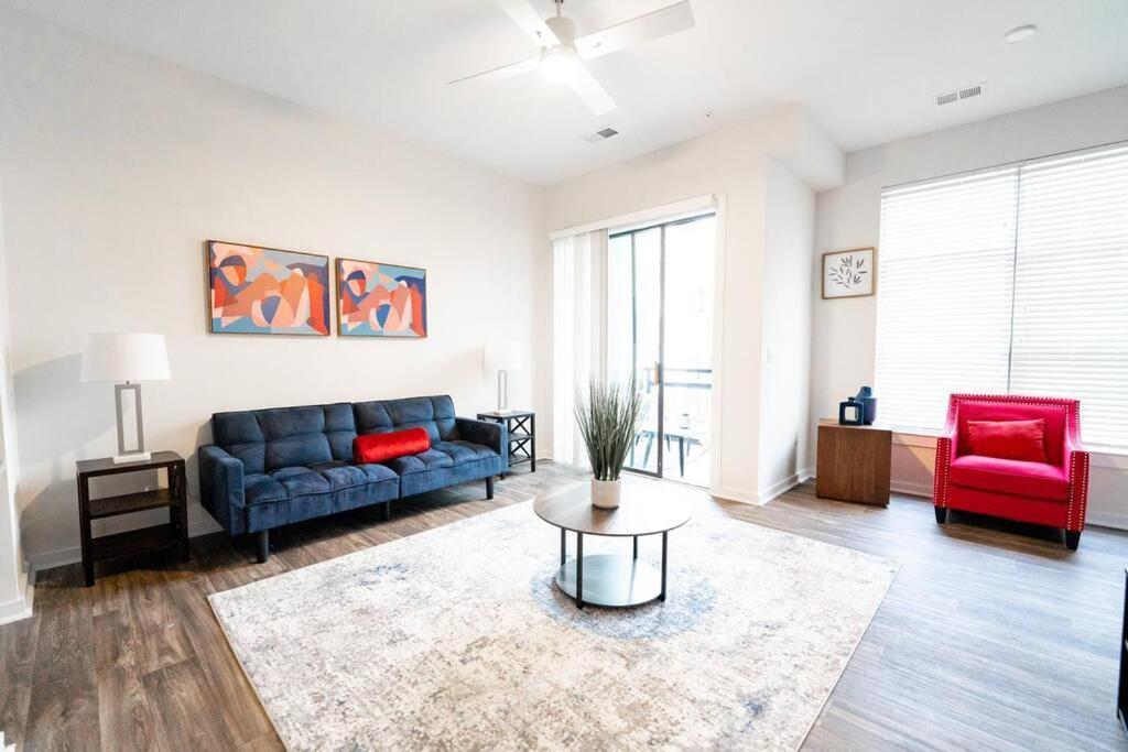 Luxury Apartment Wifi, Gym, Pool, Shops & Food! Unit 329 ชาร์ล็อต ภายนอก รูปภาพ