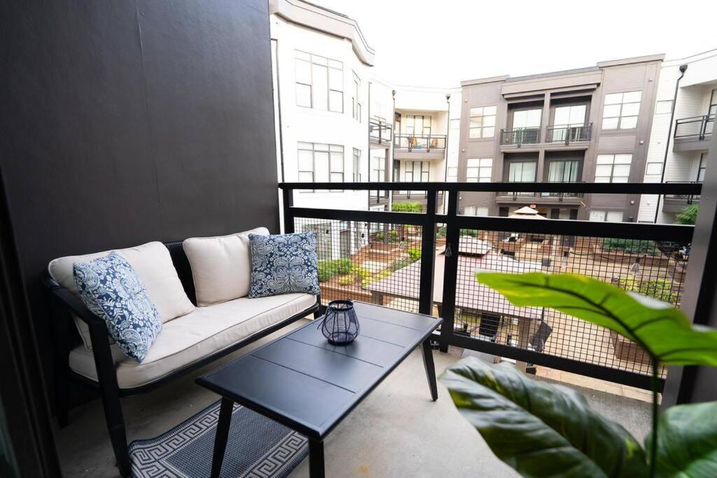 Luxury Apartment Wifi, Gym, Pool, Shops & Food! Unit 329 ชาร์ล็อต ภายนอก รูปภาพ